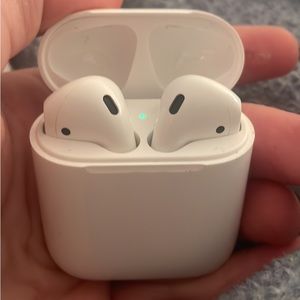 Apple airpods 2nd gen BRAND NEW!!